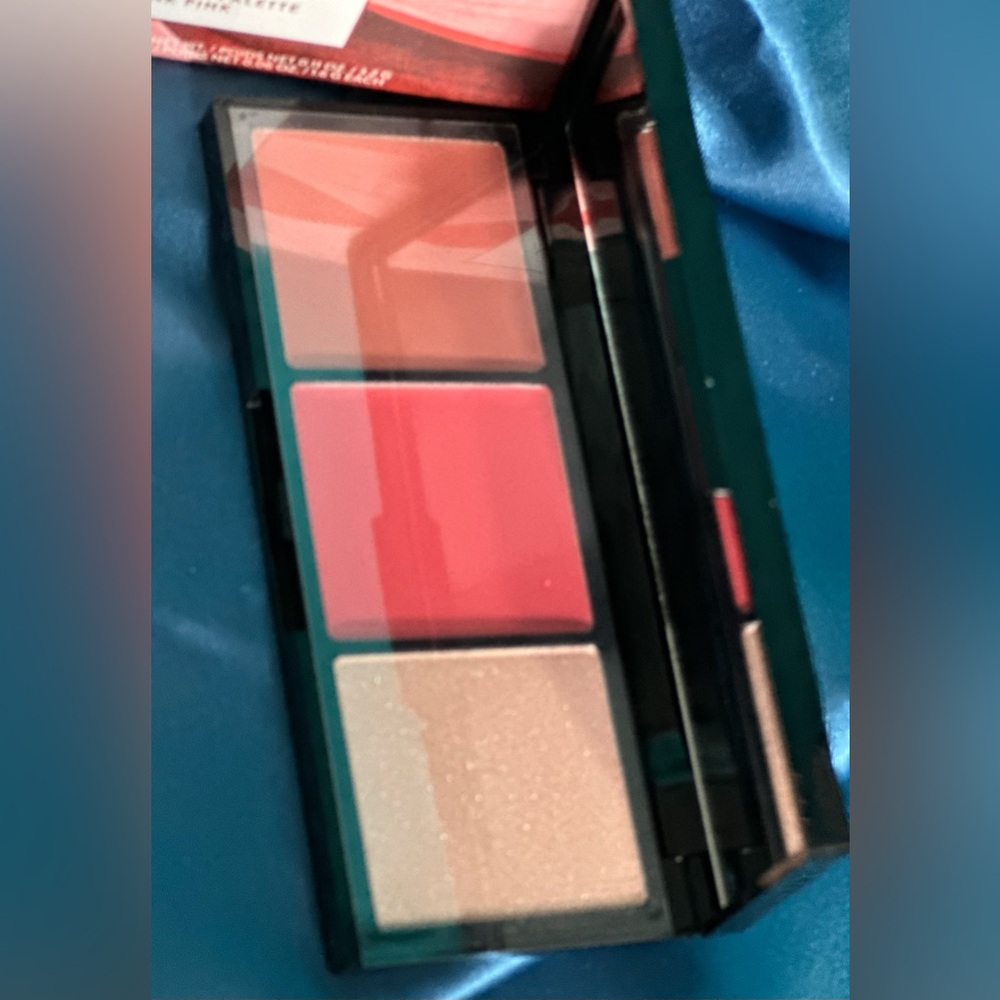 2/$30 LAURA GELLER CREAM TO POWDER TRIO in MEET THE PINKS - BRAND NEW in the box